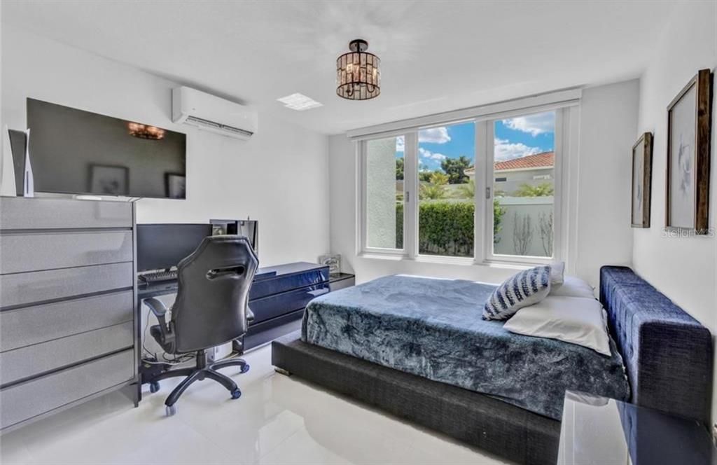 For Sale: $2,595,000 (4 beds, 5 baths, 4028 Square Feet)