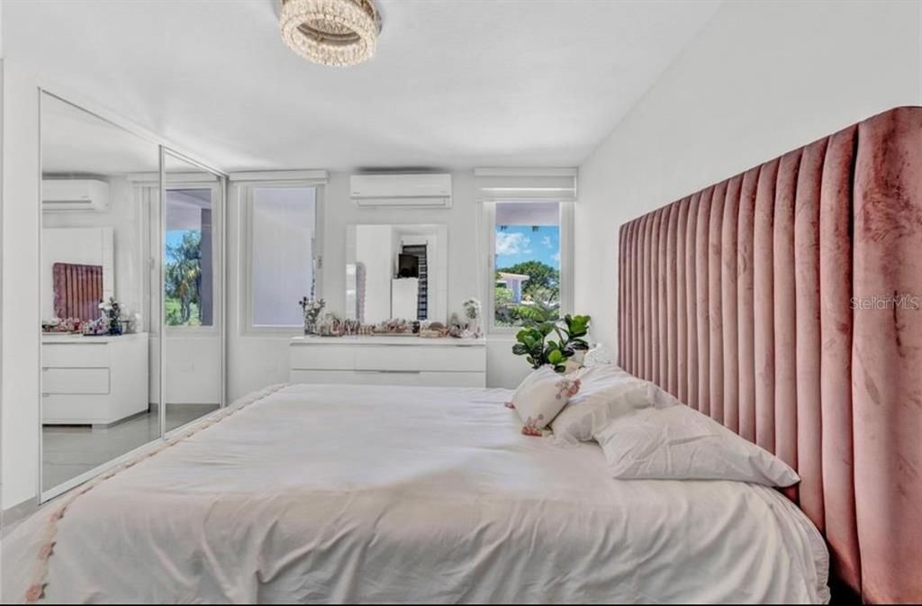 For Sale: $2,595,000 (4 beds, 5 baths, 4028 Square Feet)