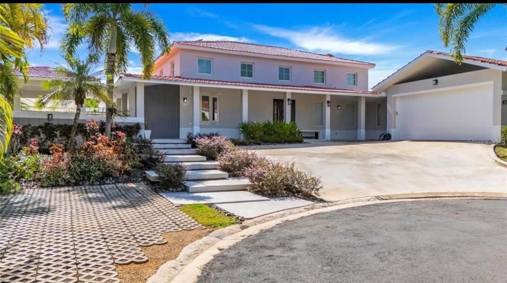 For Sale: $2,595,000 (4 beds, 5 baths, 4028 Square Feet)