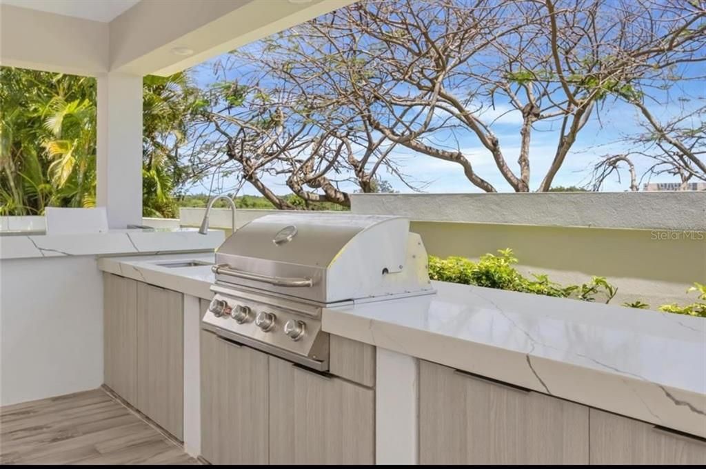 For Sale: $2,595,000 (4 beds, 5 baths, 4028 Square Feet)