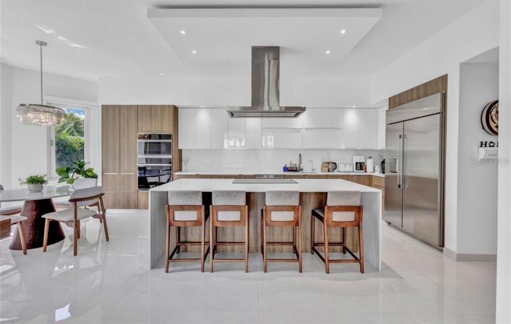 For Sale: $2,595,000 (4 beds, 5 baths, 4028 Square Feet)