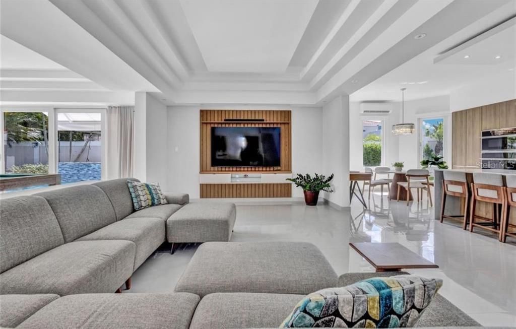 For Sale: $2,595,000 (4 beds, 5 baths, 4028 Square Feet)