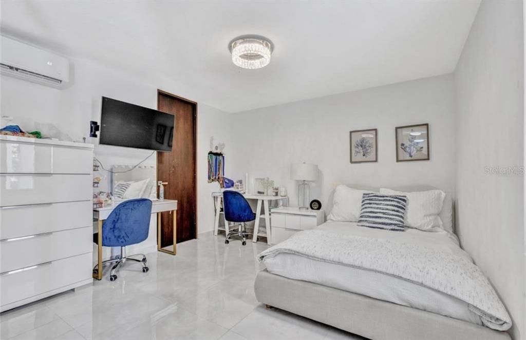 For Sale: $2,595,000 (4 beds, 5 baths, 4028 Square Feet)