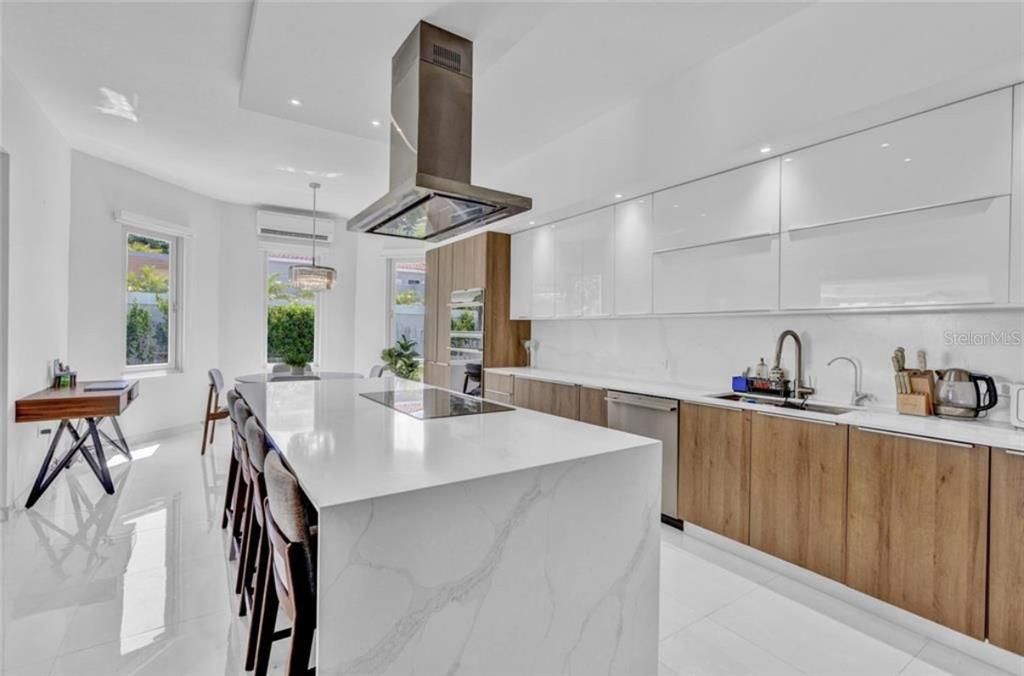 For Sale: $2,595,000 (4 beds, 5 baths, 4028 Square Feet)