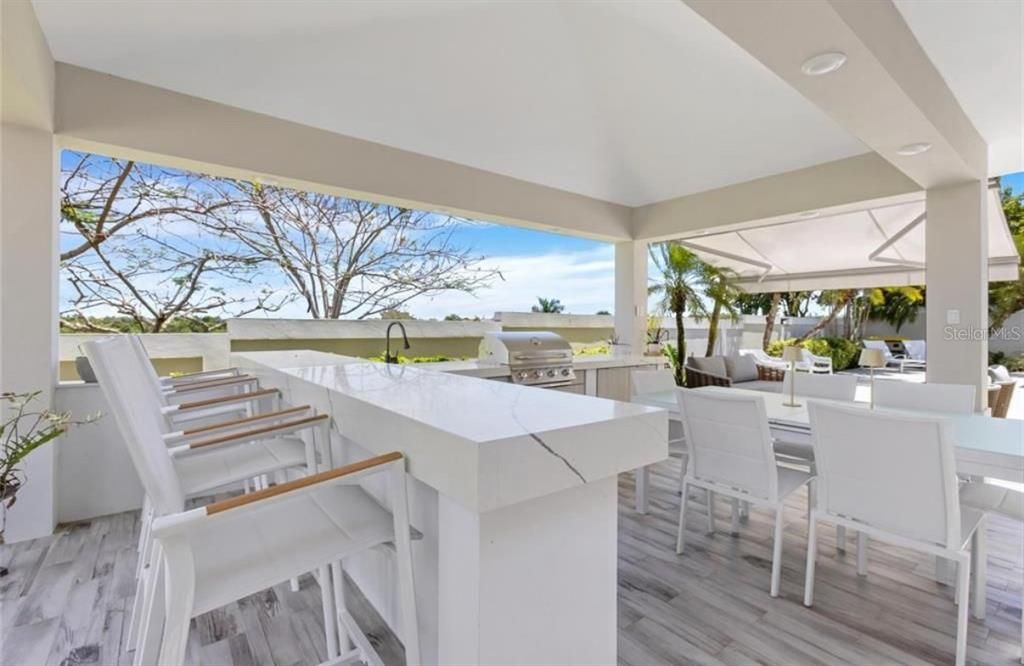 For Sale: $2,595,000 (4 beds, 5 baths, 4028 Square Feet)