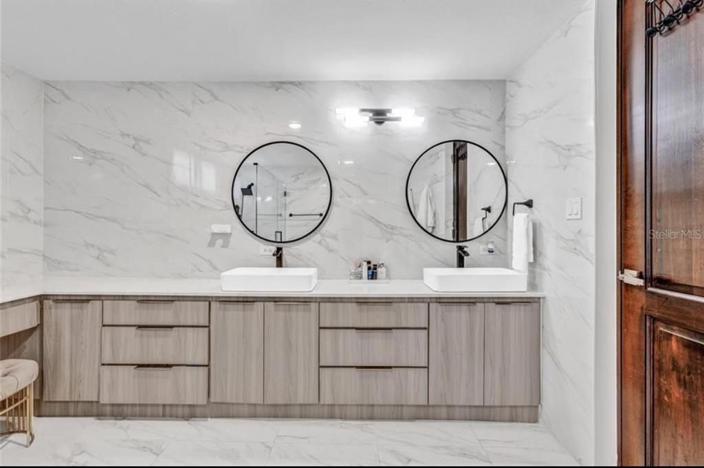 For Sale: $2,595,000 (4 beds, 5 baths, 4028 Square Feet)