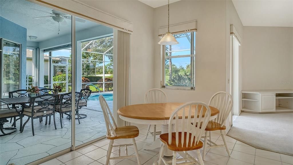 Под контрактом: $729,000 (3 спален, 2 ванн, 2345 Квадратных фут)