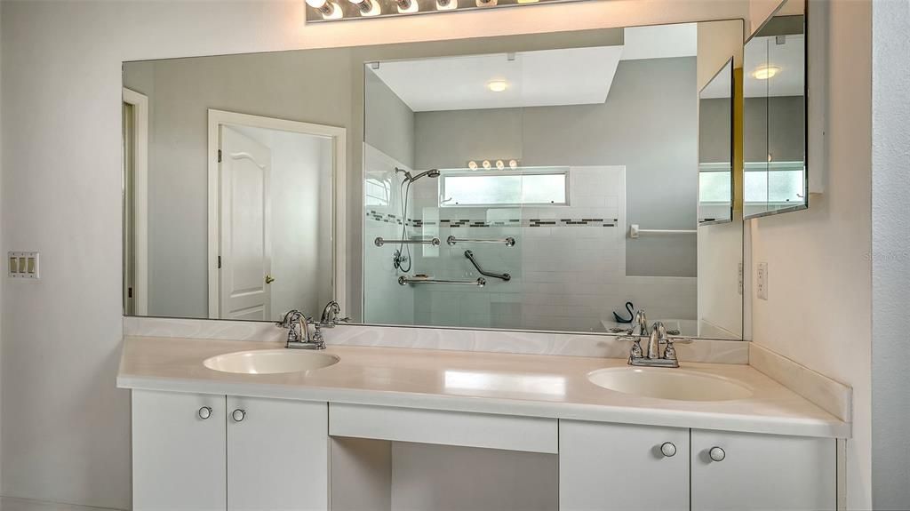 Под контрактом: $729,000 (3 спален, 2 ванн, 2345 Квадратных фут)