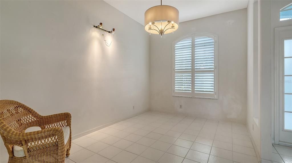 Под контрактом: $729,000 (3 спален, 2 ванн, 2345 Квадратных фут)