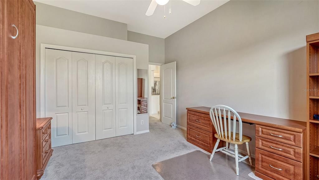 Под контрактом: $729,000 (3 спален, 2 ванн, 2345 Квадратных фут)