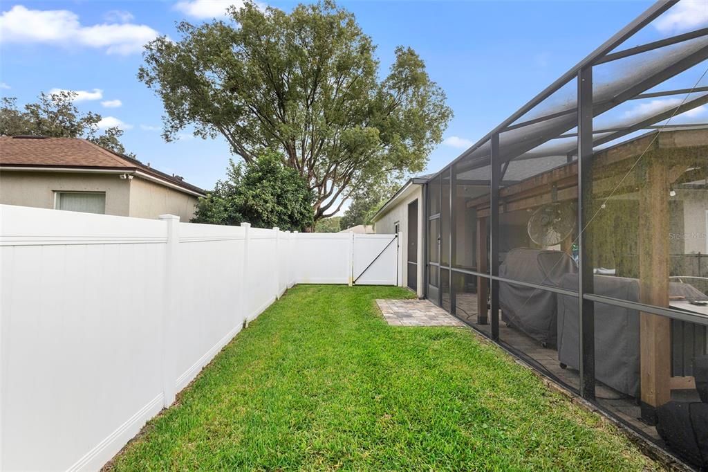 Под контрактом: $445,900 (3 спален, 2 ванн, 2108 Квадратных фут)