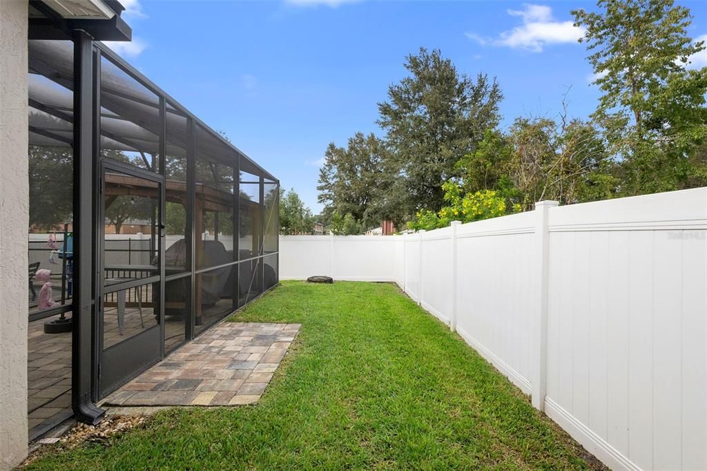 Под контрактом: $445,900 (3 спален, 2 ванн, 2108 Квадратных фут)