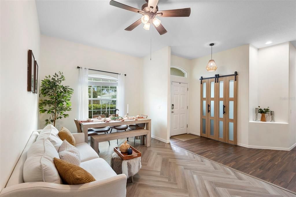 Под контрактом: $445,900 (3 спален, 2 ванн, 2108 Квадратных фут)