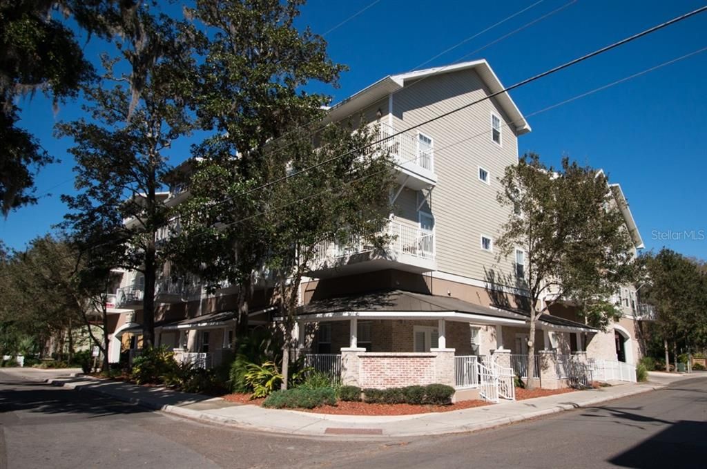 Vendido Recientemente: $305,000 (2 camas, 2 baños, 920 Pies cuadrados)