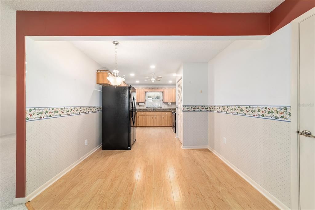 合同活跃: $144,900 (2 贝兹, 2 浴室, 1531 平方英尺)