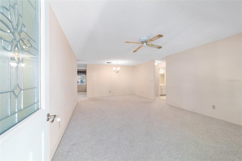 合同活跃: $144,900 (2 贝兹, 2 浴室, 1531 平方英尺)