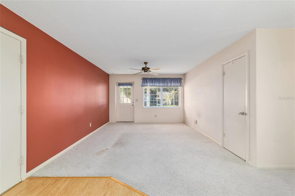 合同活跃: $144,900 (2 贝兹, 2 浴室, 1531 平方英尺)