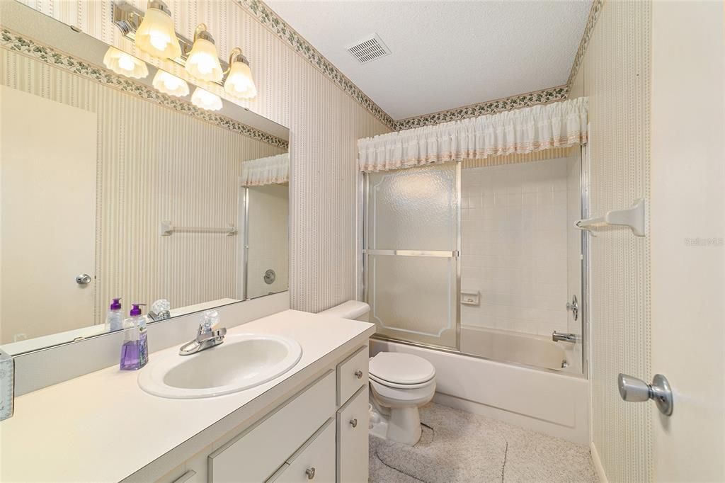 合同活跃: $144,900 (2 贝兹, 2 浴室, 1531 平方英尺)