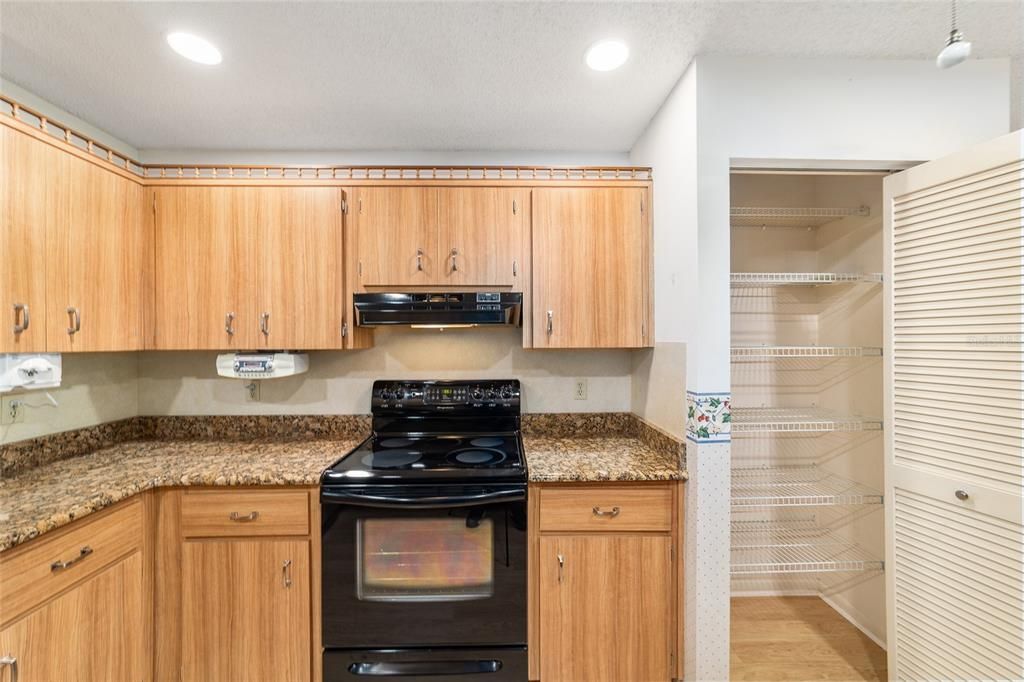 合同活跃: $144,900 (2 贝兹, 2 浴室, 1531 平方英尺)