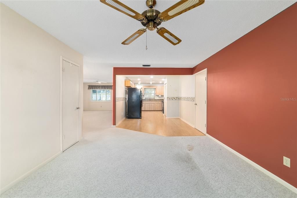 合同活跃: $144,900 (2 贝兹, 2 浴室, 1531 平方英尺)