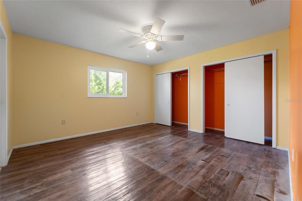 合同活跃: $225,000 (2 贝兹, 2 浴室, 1373 平方英尺)