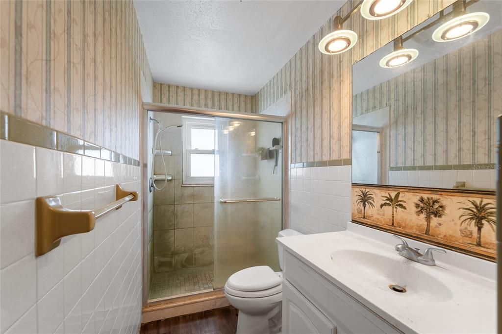 合同活跃: $225,000 (2 贝兹, 2 浴室, 1373 平方英尺)