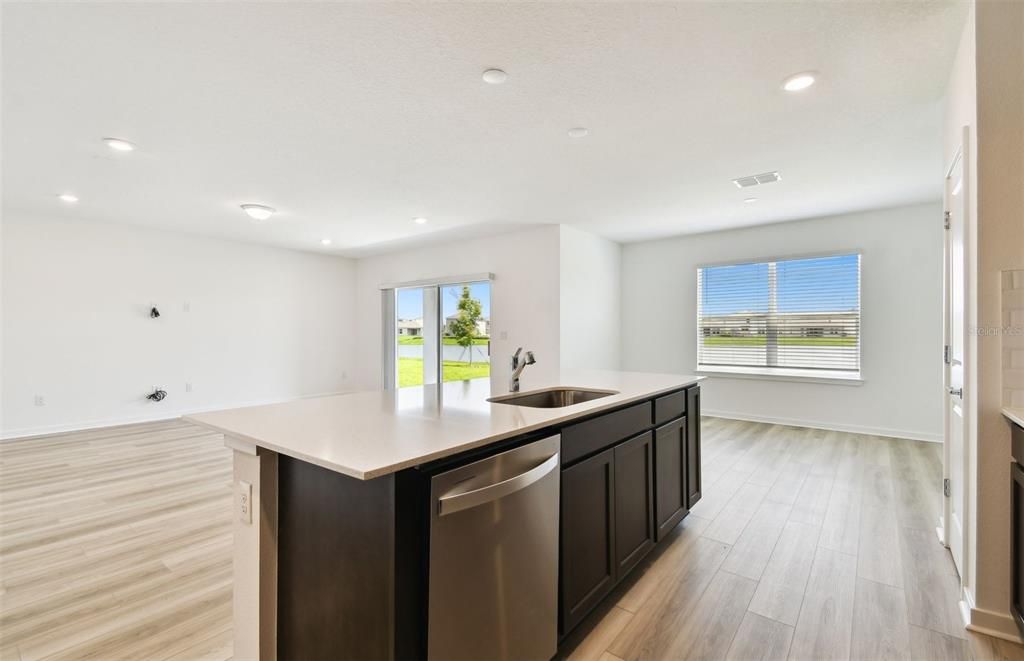 Active With Contract: $381,540 (5 beds, 3 baths, 2615 Square Feet)