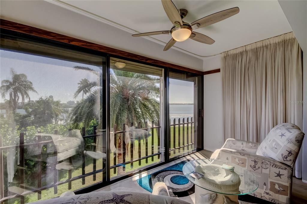 For Sale: $480,000 (2 beds, 2 baths, 1074 Square Feet)