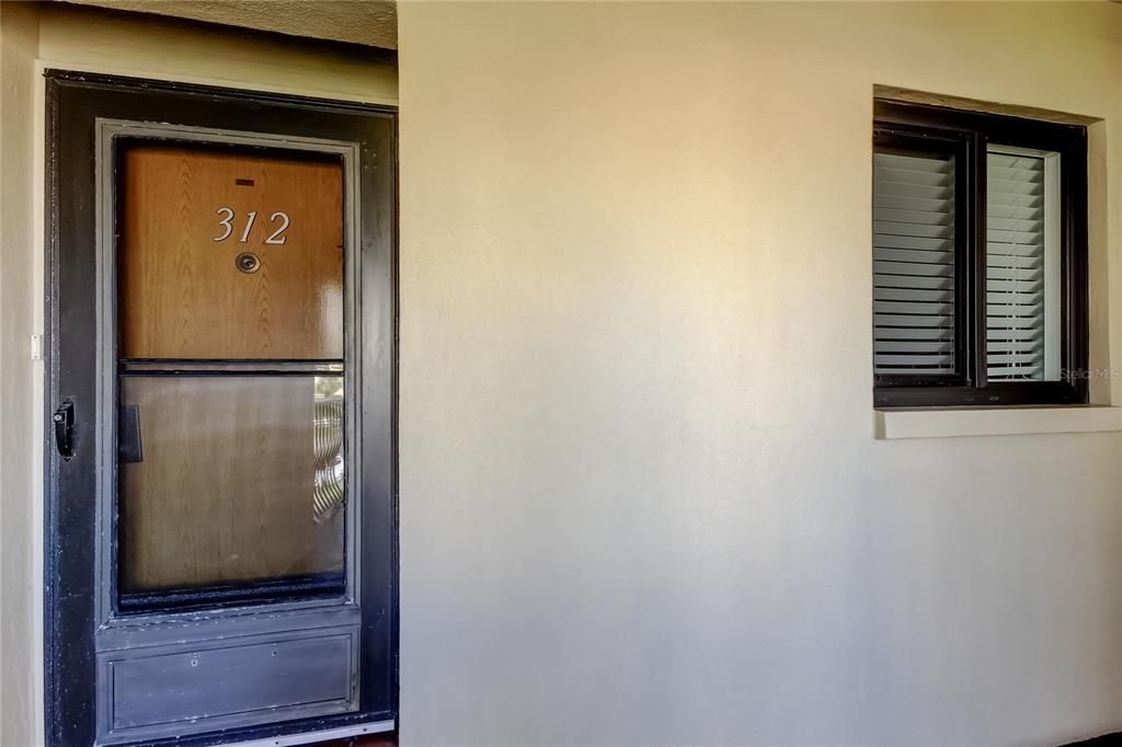 For Sale: $480,000 (2 beds, 2 baths, 1074 Square Feet)