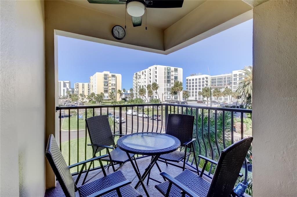 For Sale: $480,000 (2 beds, 2 baths, 1074 Square Feet)