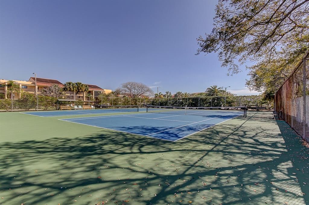 For Sale: $480,000 (2 beds, 2 baths, 1074 Square Feet)