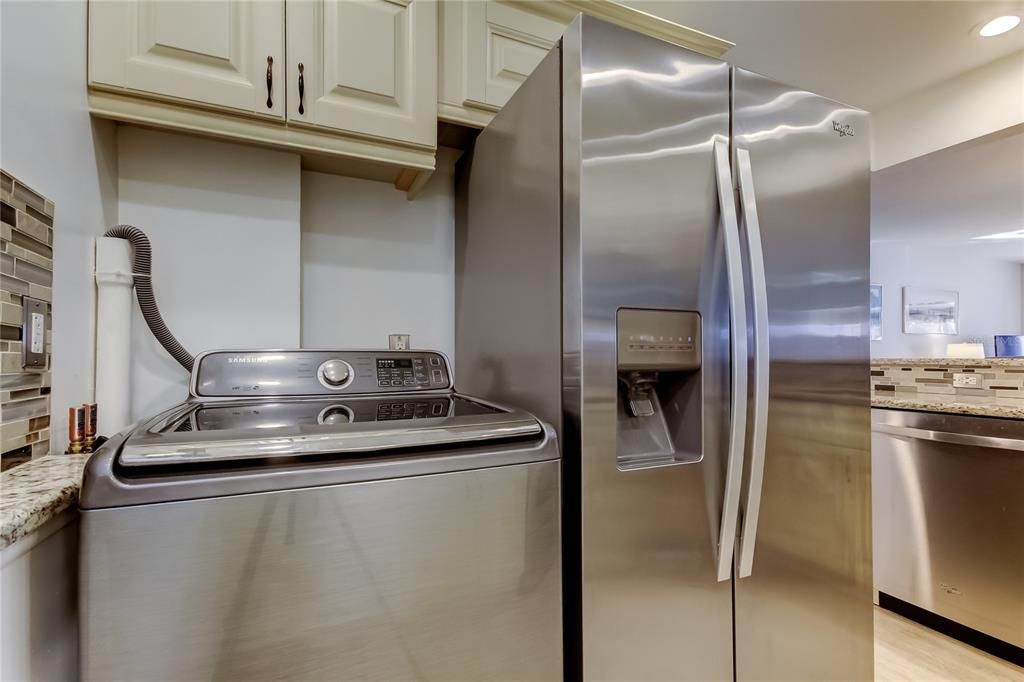 For Sale: $480,000 (2 beds, 2 baths, 1074 Square Feet)