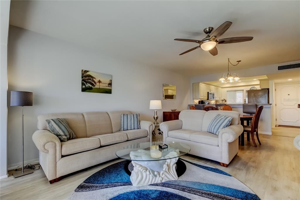 For Sale: $480,000 (2 beds, 2 baths, 1074 Square Feet)