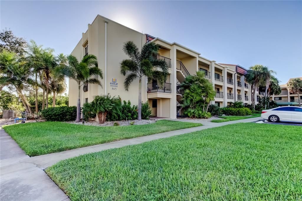 For Sale: $480,000 (2 beds, 2 baths, 1074 Square Feet)