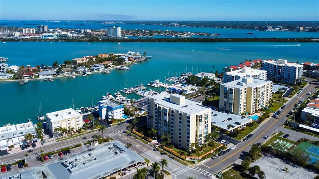 For Sale: $480,000 (2 beds, 2 baths, 1074 Square Feet)