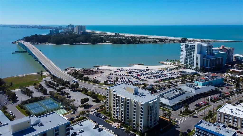 For Sale: $480,000 (2 beds, 2 baths, 1074 Square Feet)