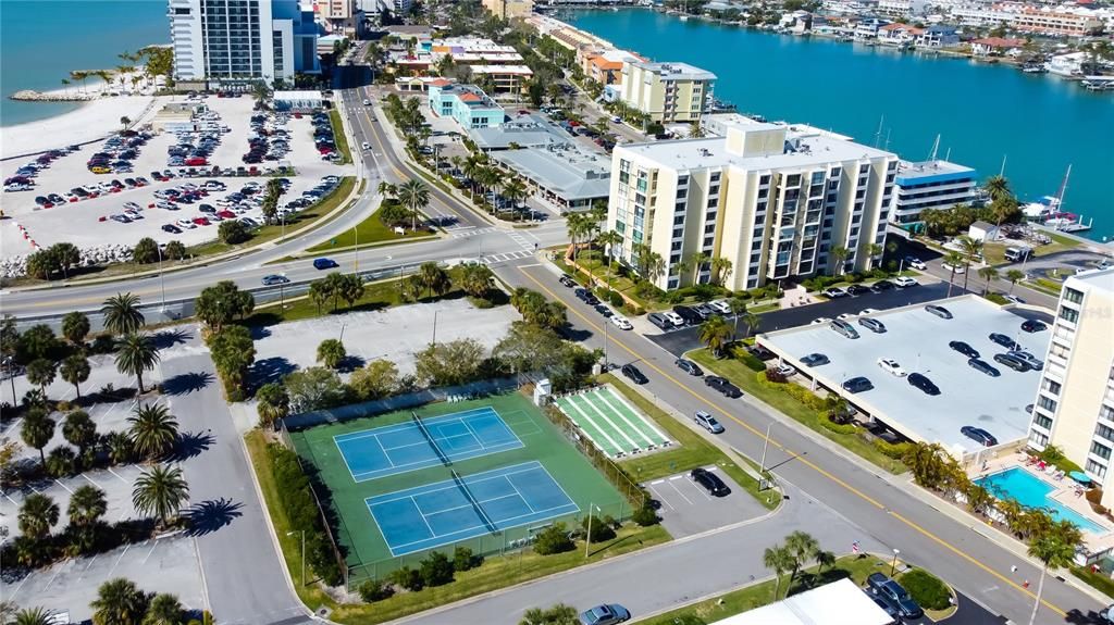 For Sale: $480,000 (2 beds, 2 baths, 1074 Square Feet)