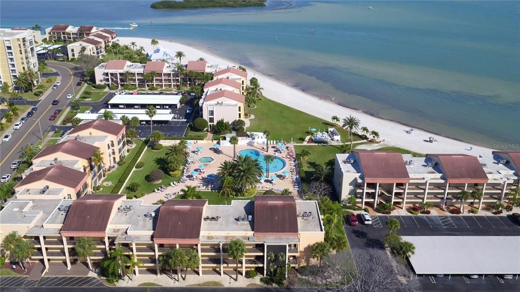 For Sale: $480,000 (2 beds, 2 baths, 1074 Square Feet)