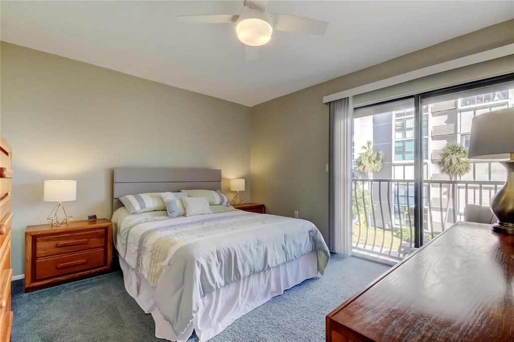 For Sale: $480,000 (2 beds, 2 baths, 1074 Square Feet)