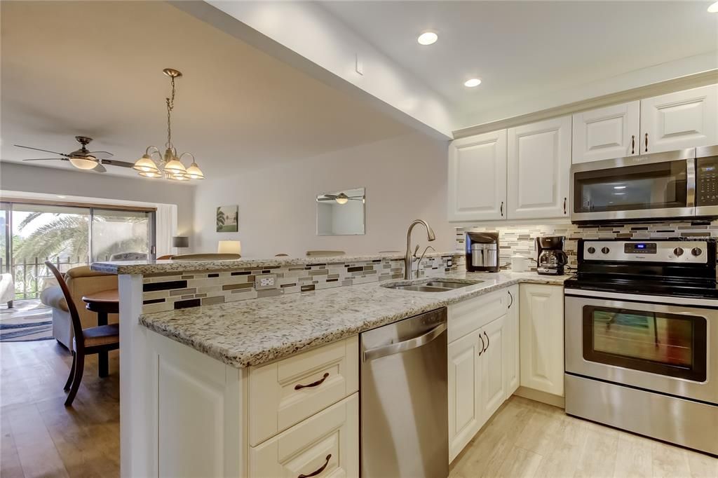 For Sale: $480,000 (2 beds, 2 baths, 1074 Square Feet)