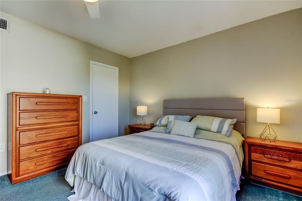 For Sale: $480,000 (2 beds, 2 baths, 1074 Square Feet)