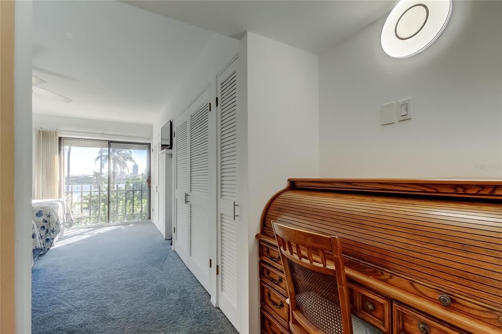 For Sale: $480,000 (2 beds, 2 baths, 1074 Square Feet)