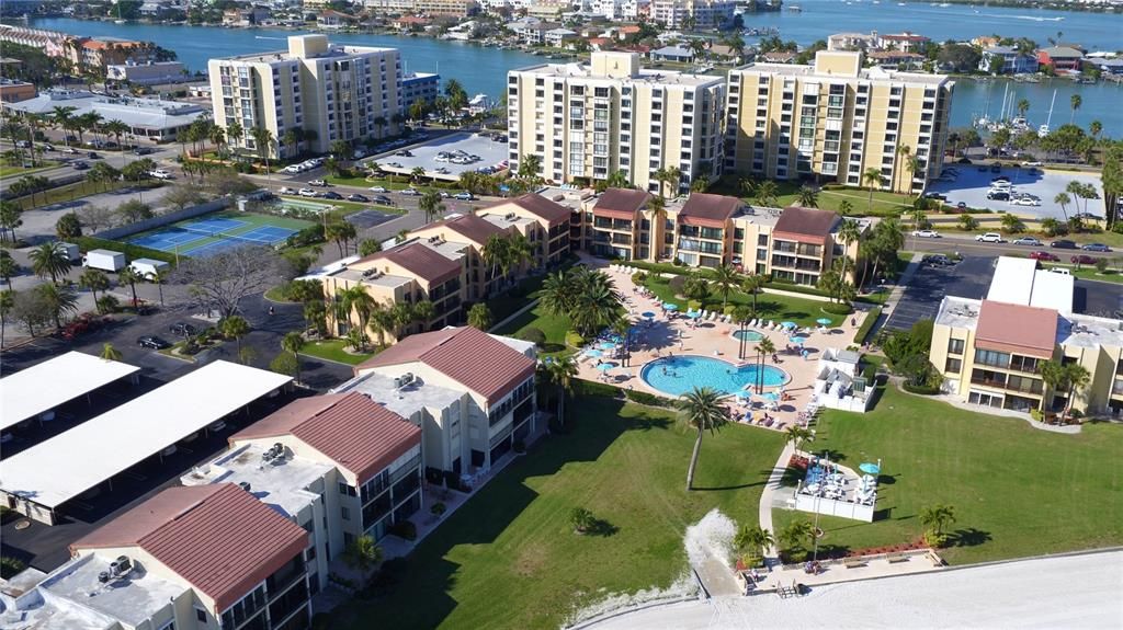 For Sale: $480,000 (2 beds, 2 baths, 1074 Square Feet)