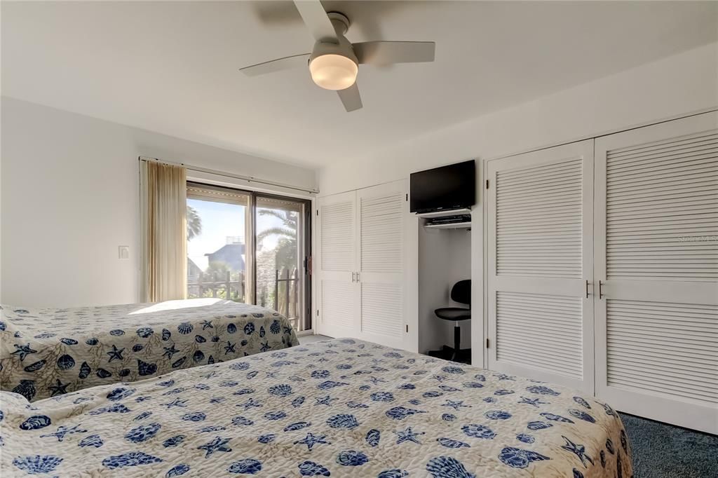 For Sale: $480,000 (2 beds, 2 baths, 1074 Square Feet)