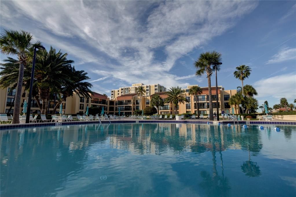 For Sale: $480,000 (2 beds, 2 baths, 1074 Square Feet)