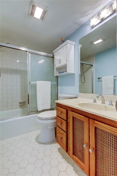 For Sale: $480,000 (2 beds, 2 baths, 1074 Square Feet)