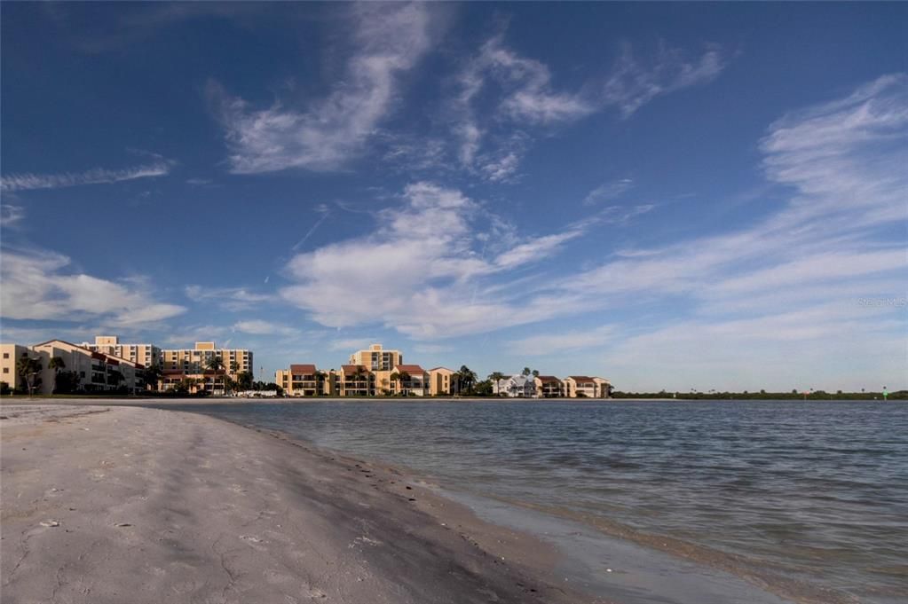 For Sale: $480,000 (2 beds, 2 baths, 1074 Square Feet)