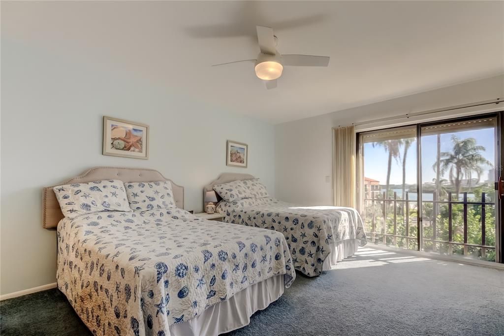 For Sale: $480,000 (2 beds, 2 baths, 1074 Square Feet)