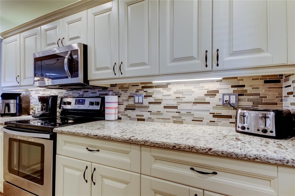 For Sale: $480,000 (2 beds, 2 baths, 1074 Square Feet)