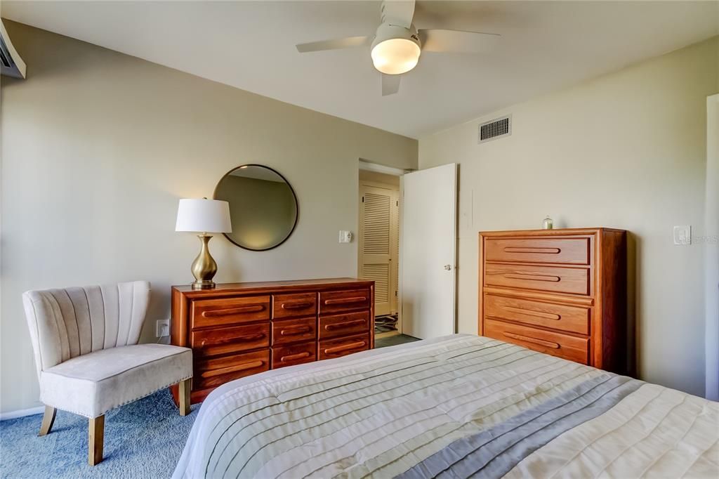 For Sale: $480,000 (2 beds, 2 baths, 1074 Square Feet)